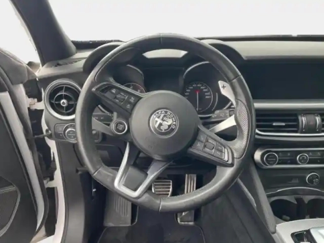 Alfa Romeo Stelvio 2.2 diesel 190ch sprint q4 at8 my22 — photo 15