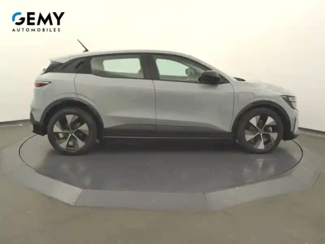 Renault Megane e-tech ev40 130ch standard charge — photo 19
