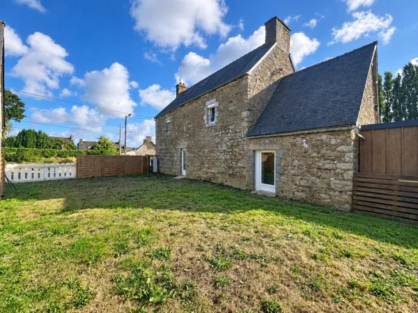 Coup de coeur pour cette charmante maison en pierre au coeur de Brélidy !