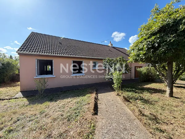 Vente jolie maison de plain-pied de 90.6 m² avec 3 chambres, garage et jardin à Montval-sur-Loir (72