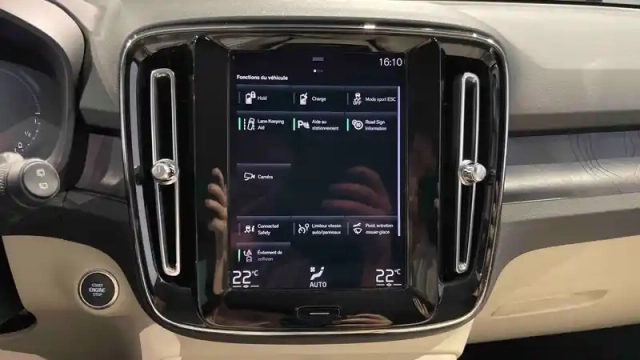 Volvo Xc40 t4 recharge 129+82 ch dct7 — photo 18