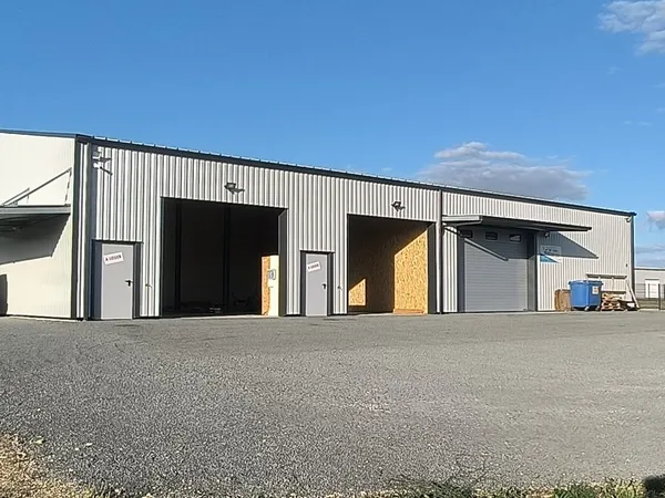 Local / Atelier / Dépôt neuf 90 ou 180 m² - sécurisé - ZAC ST PORCHAIRE - accès rapide rocade