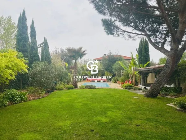 Maison 7 pièces 302 m²