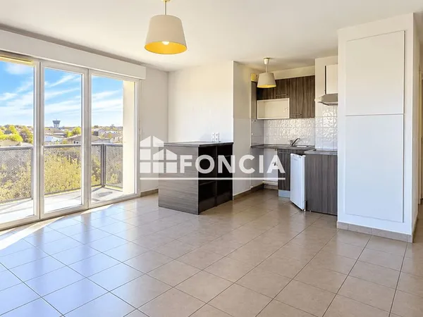Appartement T2 47,29 m² avec balcon et vue dégagée - Cenon