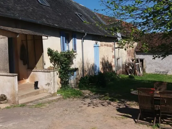 ferme isolée endroit paisible.