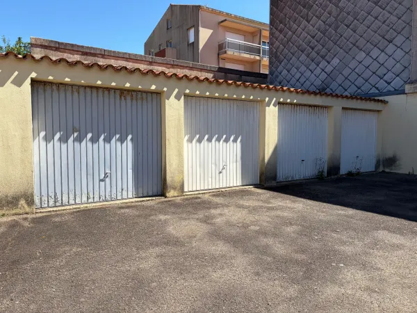 LES SABLES D'OLONNE RARISSIME RUE PEPIN GARAGE FERME 14 M² DANS L'ENCEINTE D'UNE RESIDENCE SECURISEE