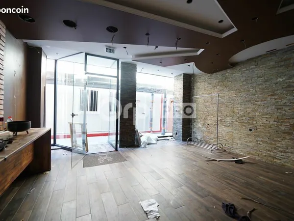 Local commercial 128 m²