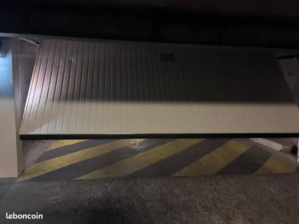 Location Place de Parking interieur 90 /mois