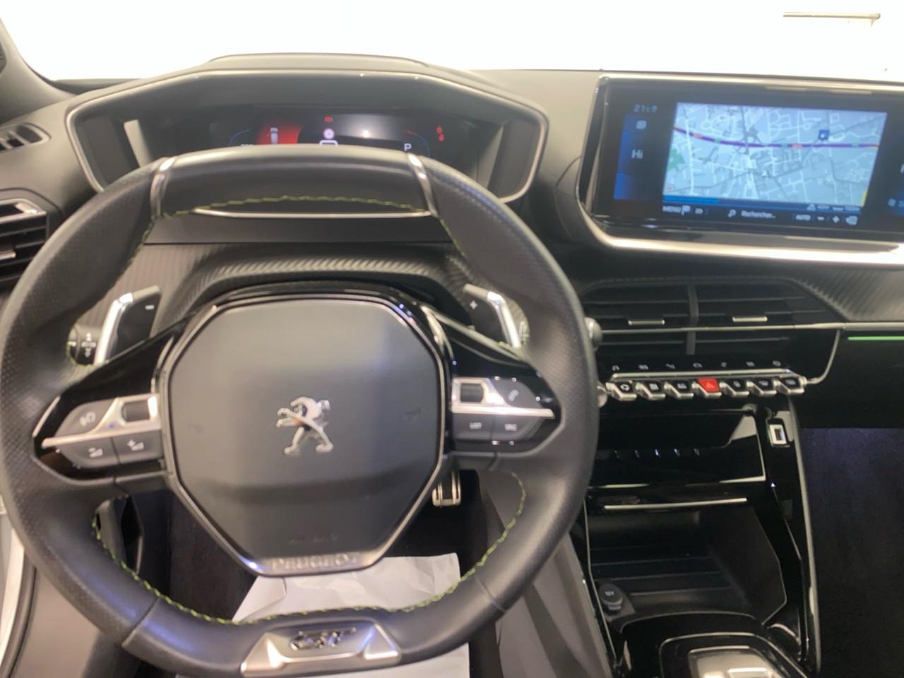Peugeot 2008 puretech 130 s&s eat8 gt — photo 12