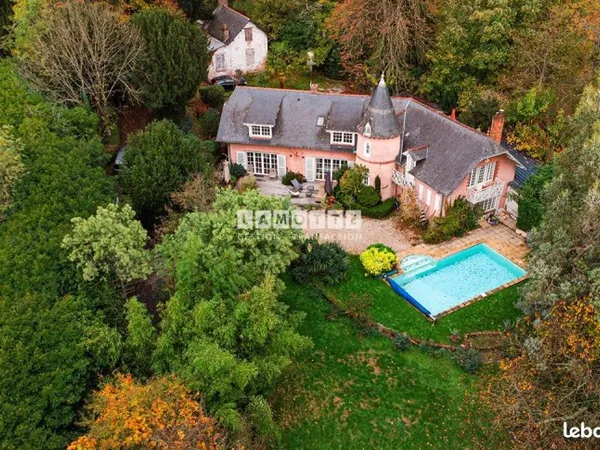 Maison 9 pièces 240 m²