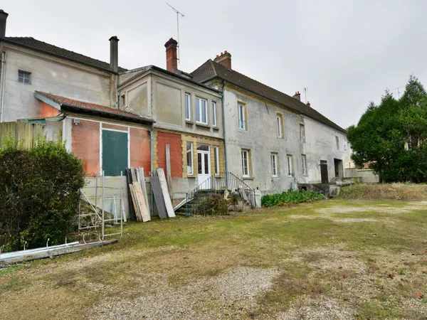 Maison 11 pièces 382 m²