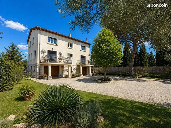 Maison 6 pièces 243 m²