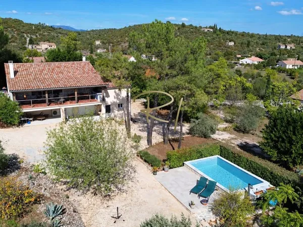 A VENDRE - MAISON RECENTE AVEC VUE ET PISCINE- SUD ARDECHE