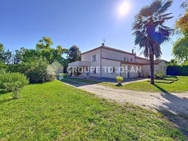 Maison 8 pièces 260 m²