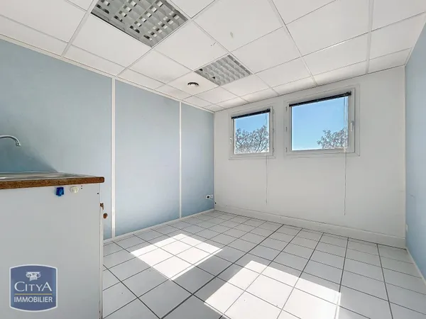 Bureaux 1 pièce 80 m²