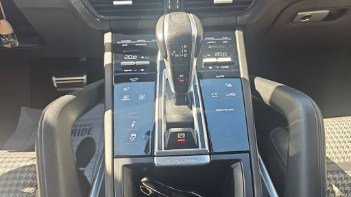 Porsche Cayenne 4.0 V8 e-Hybrid 680 BVA8 - Turbo S Pack Gt – 2023 – 31069 km – Hybride rechargeable – Boîte Automatique — photo 5