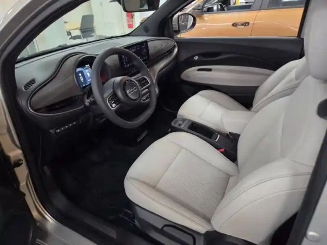 Fiat 500 e 118ch giorgio armani collectors edition my25 — photo 11