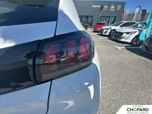 Peugeot 208 puretech 100 s&amp;s eat8 — photo 23