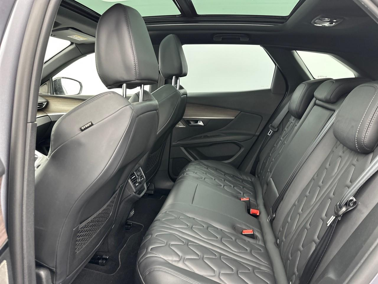Peugeot 3008 hybrid 225 e-eat8 gt pack — photo 12