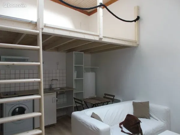 T1 bis 26M2 rue Borie CHARTRONS