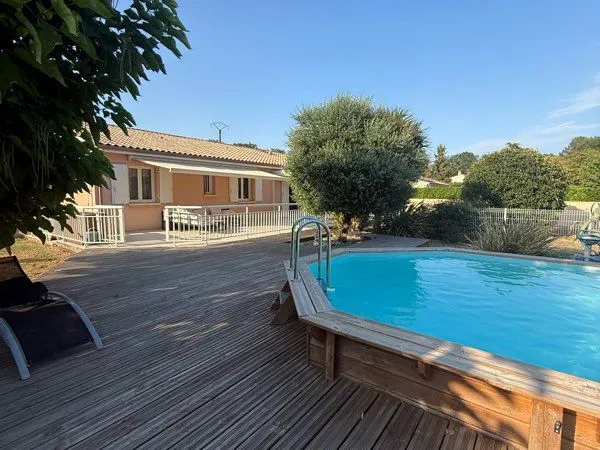 Maison familiale avec piscine, pergola bioclimatique