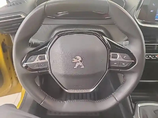 Peugeot 208 puretech 75 s&amp;s bvm5 — photo 7