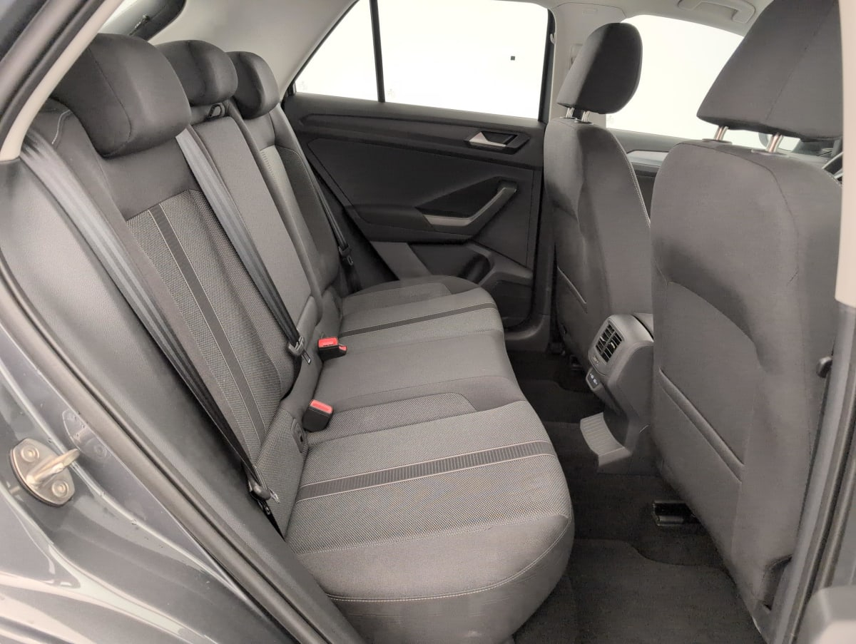 Volkswagen T-Roc — photo 10
