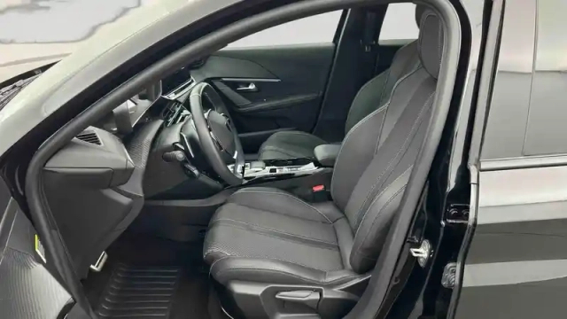 Peugeot 208 hybrid 145 ch e-dcs6 — photo 11