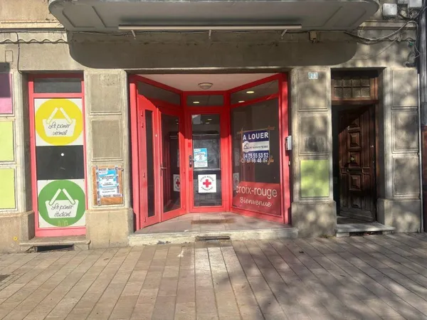 Local commercial 128 m²