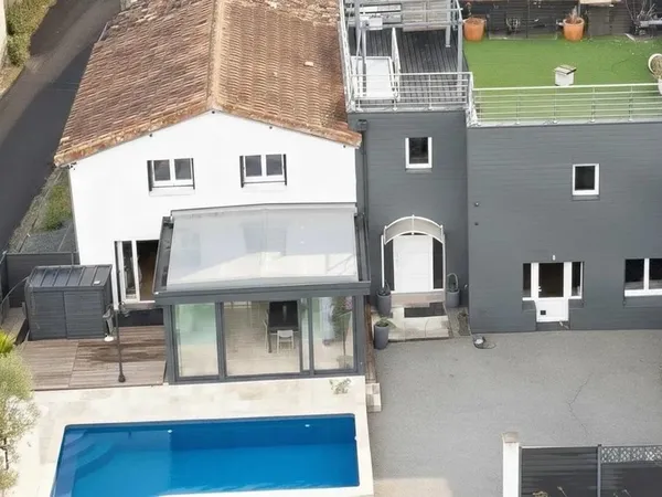 Villa Contemporaine Unique avec piscine et studio