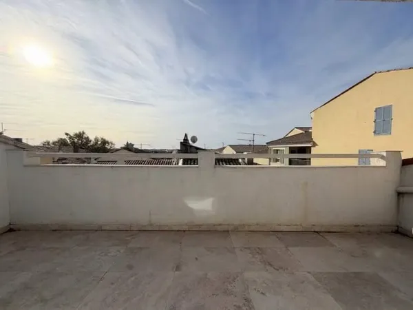 COQUET 2 PIÈCES MEUBLÉ DE 23,76 M² AVEC TERRASSE