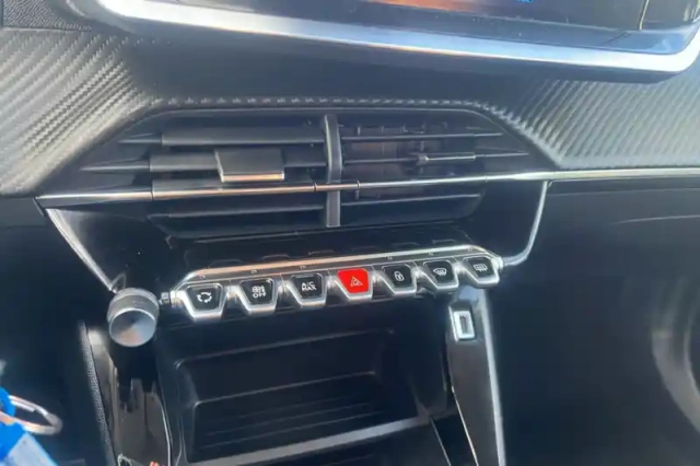 Peugeot 2008 puretech 100 s&amp;s bvm6 — photo 12