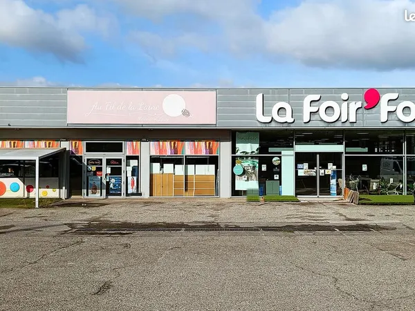 Local commercial 1183 m² - Bourg-lès-Valence