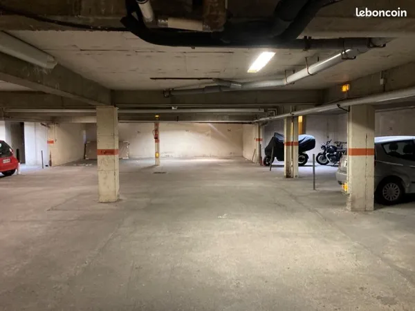 Place de parking pour moto ou scooter centre-ville