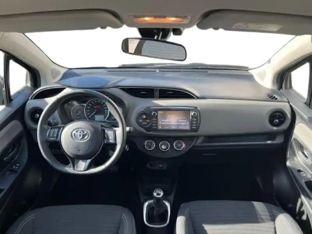 Toyota Yaris 70 vvt-i france business 5p rc19 — photo 10