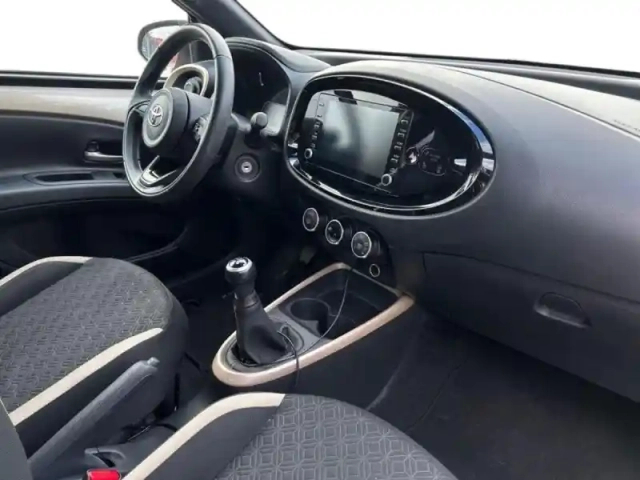 Toyota Aygo x 1.0 vvt-i 72ch design — photo 9