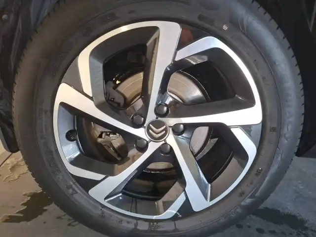 Citroën C5 Aircross puretech 180 s&amp;s eat8 — photo 10