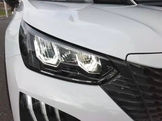 Peugeot 2008 100 s&amp;s bvm6 — photo 16