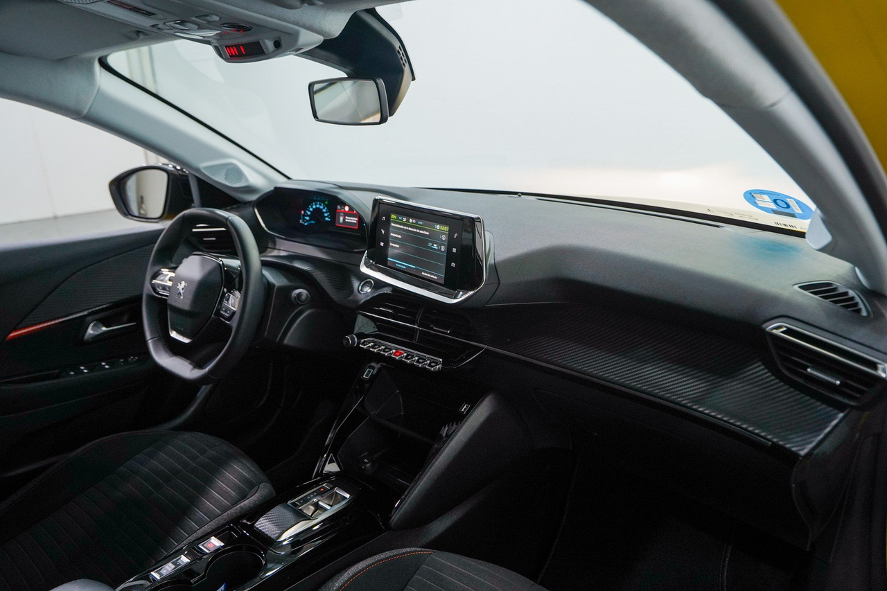 Peugeot 208 — photo 28