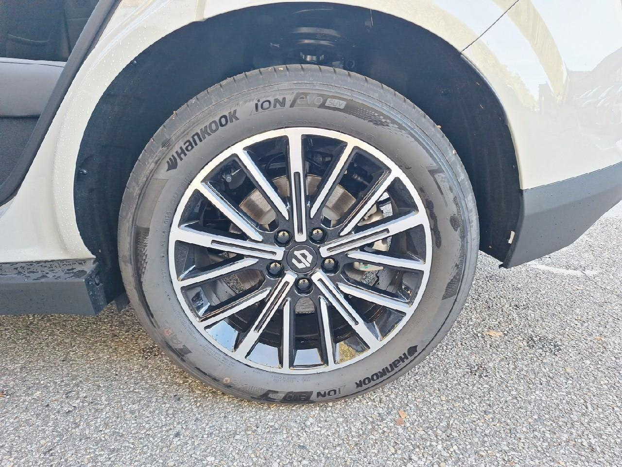 Leapmotor B10 reev 218ch 18,8 kwh design — photo 11