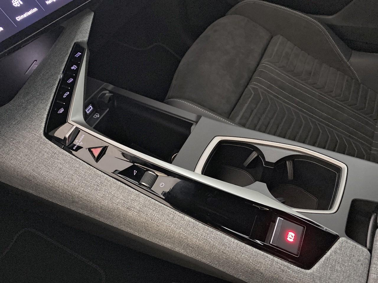 Peugeot 3008 hybrid 145 e-dcs6 gt — photo 18