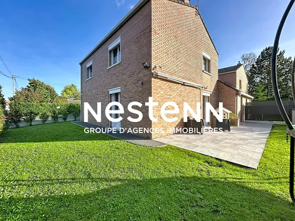 Maison Semi individuelle par le garage , 3 chambres , Terrasse et Jardin, Secteur calme