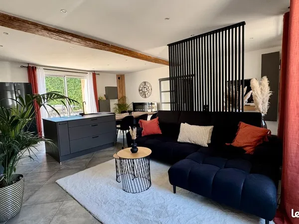 Maison entièrement rénovée dans un style moderne