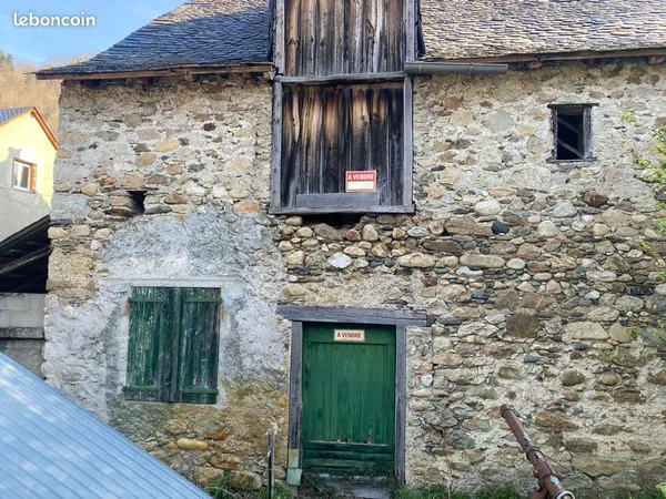 À vendre demi grange et terrain