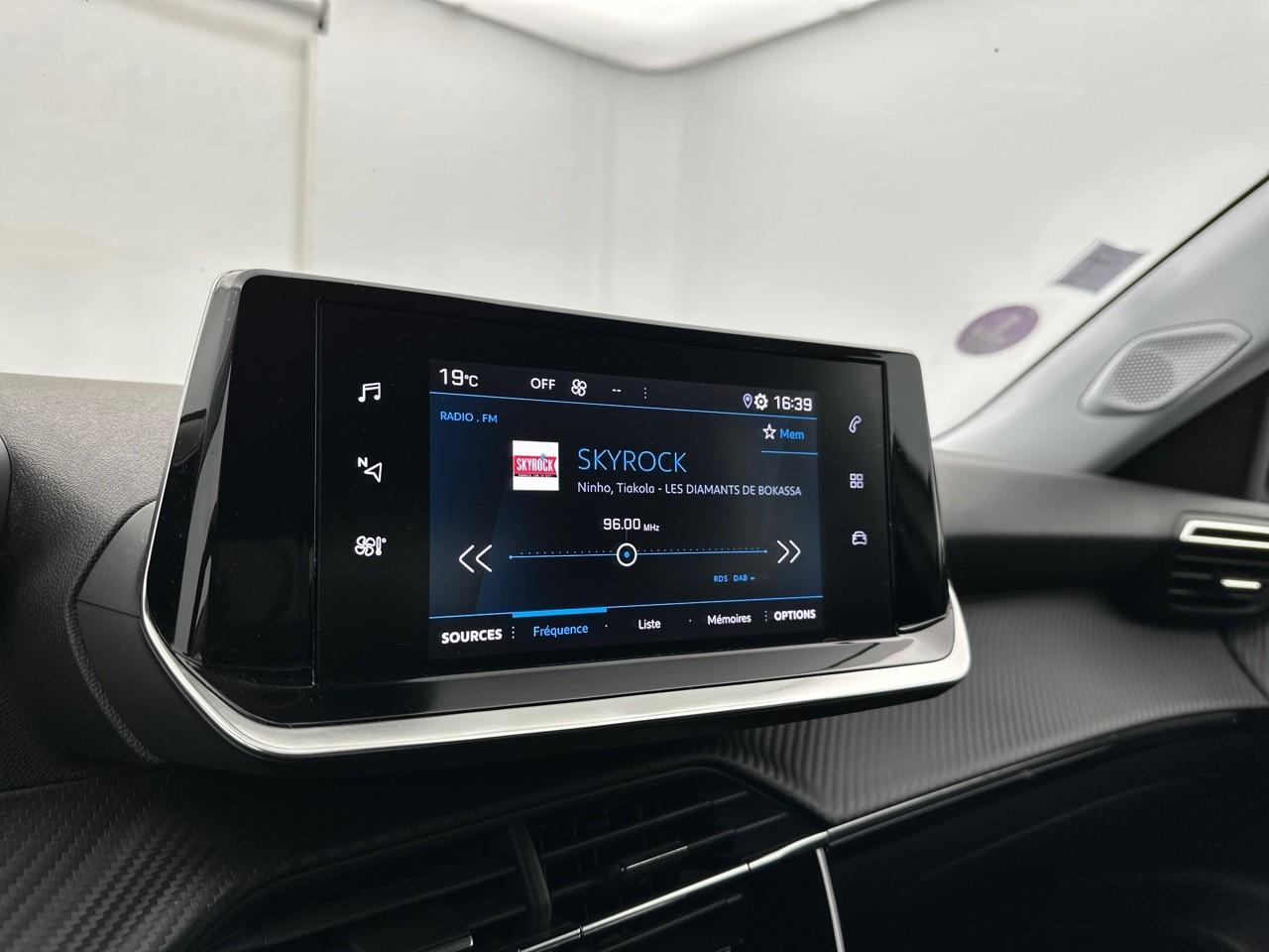 Peugeot 2008 puretech 100 s&s bvm6 style — photo 24