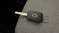 Renault Clio 1.5 Blue dCi 100ch Evolution - 24 — photo 16