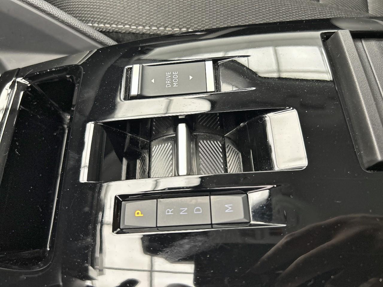 Citroën C4 X hybride 145 ch e-dcs6 plus — photo 17