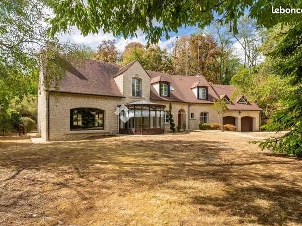 Maison 9 pièces 250 m²