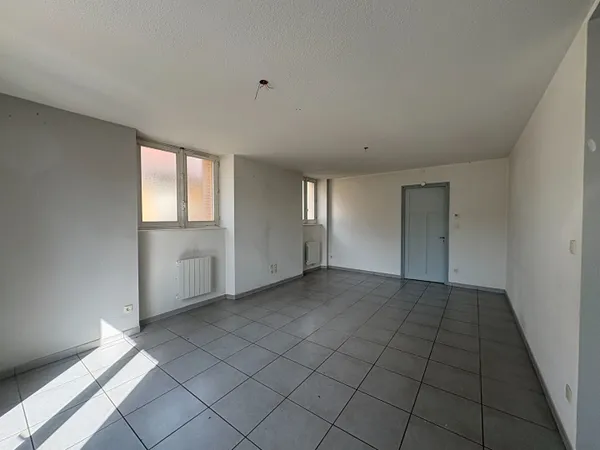 Appartement Sirod 4 pièce(s) 9813 m2