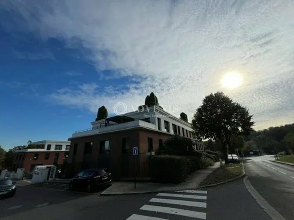 Bureau 125 m²